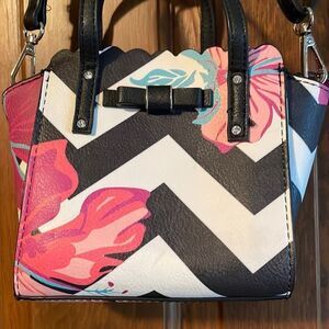 CANDIE'S Black & White zig-zag mini-purse w/pink flowers, Bryant bow, 3 sections